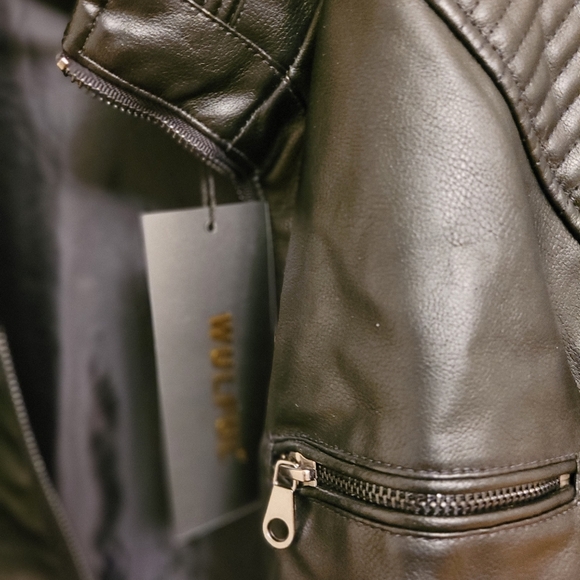 Leather jacket - Picture 3 of 4